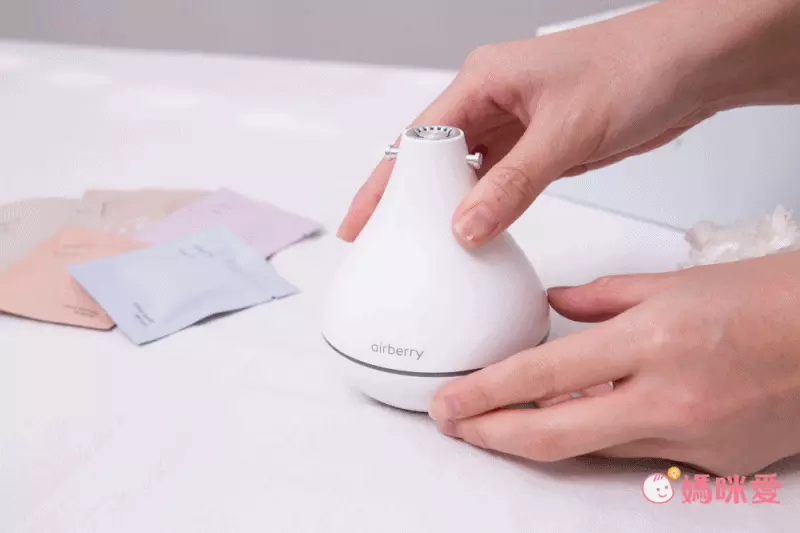 韓國 airberry - 智能衣櫃管理雙機組-除濕/殺菌機X1(附除濕膠球1包3入)，香氛/空氣循環機X1(附春日櫻花香氛片3個)