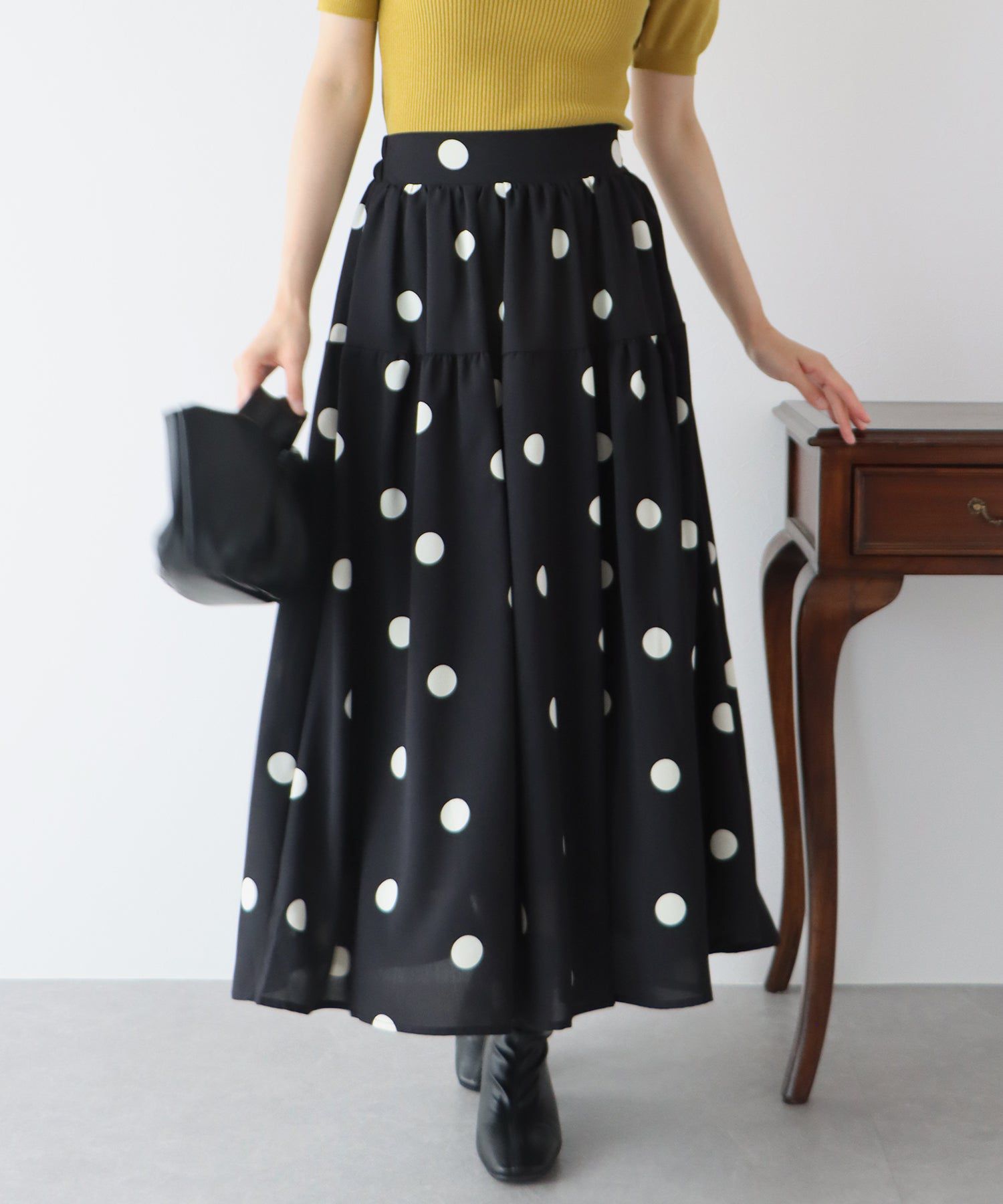 日本 BLUE EAST - 時尚波普點點修身長裙-黑