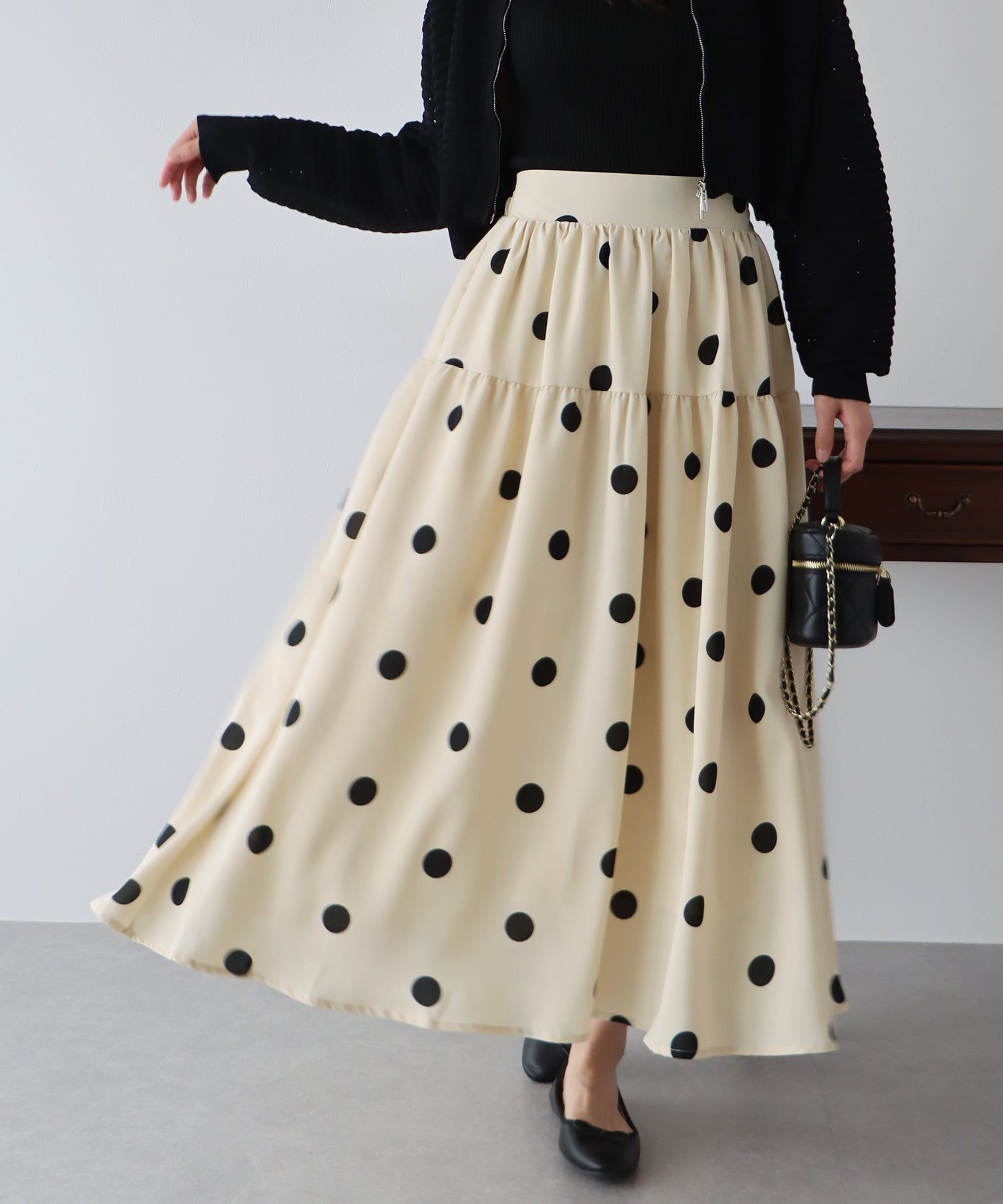 日本 BLUE EAST - 時尚波普點點修身長裙-黑