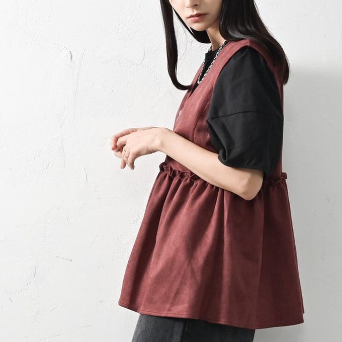 日本 ELENCARE DUE - 麂皮V領層次感傘擺拉鏈背心-酒紅