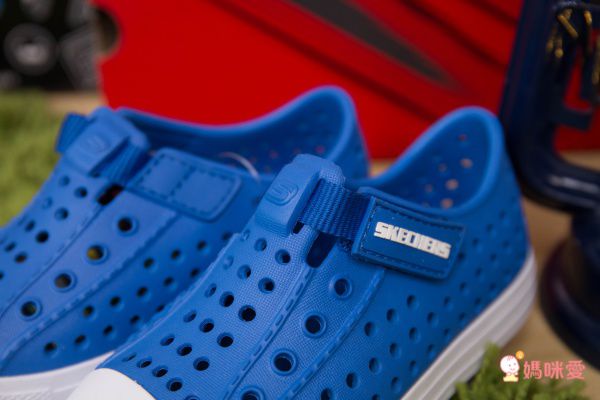 SKECHERS - 藍色兒童洞洞休閒鞋