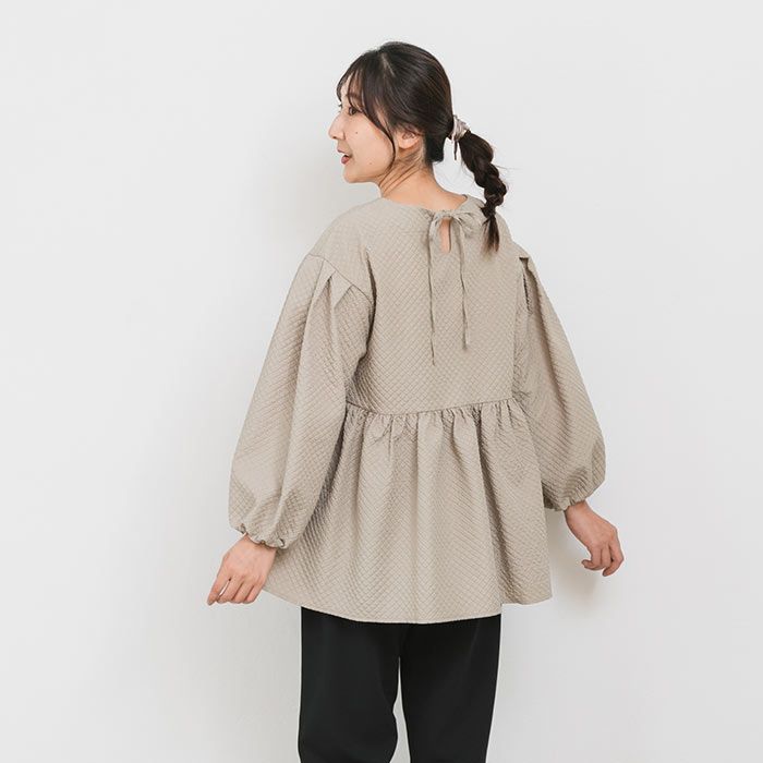 日本 ihuu - 甜美腰線壓紋後綁帶長袖上衣-黑