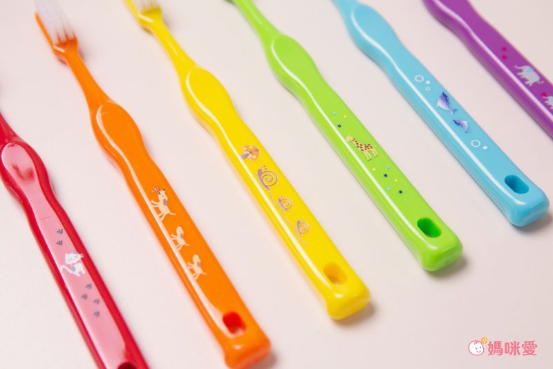 日本 Happy color - 繽紛彩色兒童牙刷超值12入組 (7y+)