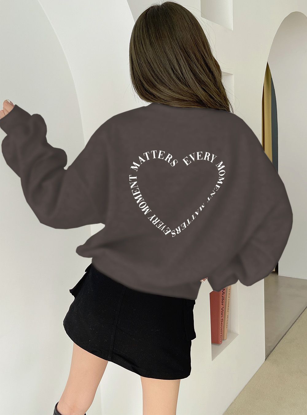 日本 GRL - 落肩圓領磨毛大學T-英文字母愛心-奶油杏 (F)