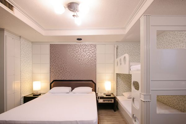 奇異果快捷旅店-捷運文心店(逢甲1號店) ★