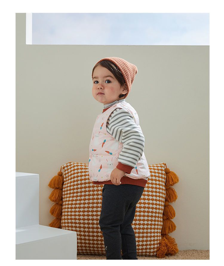 兒童衍縫輕量羽絨背心-米白色蔬果-含绒量86%~90%