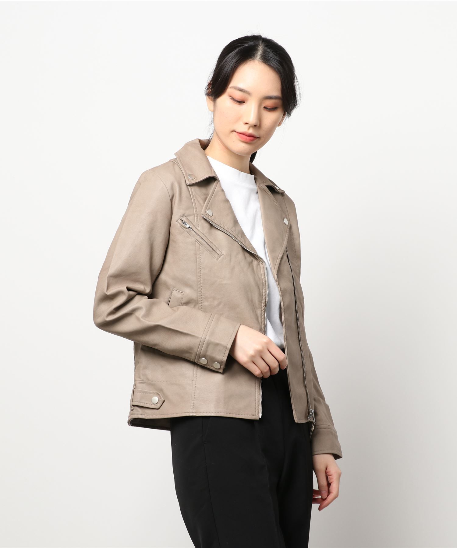 日本 Riche Glamour - 帥氣仿皮皮衣-大三角領-杏 (L)