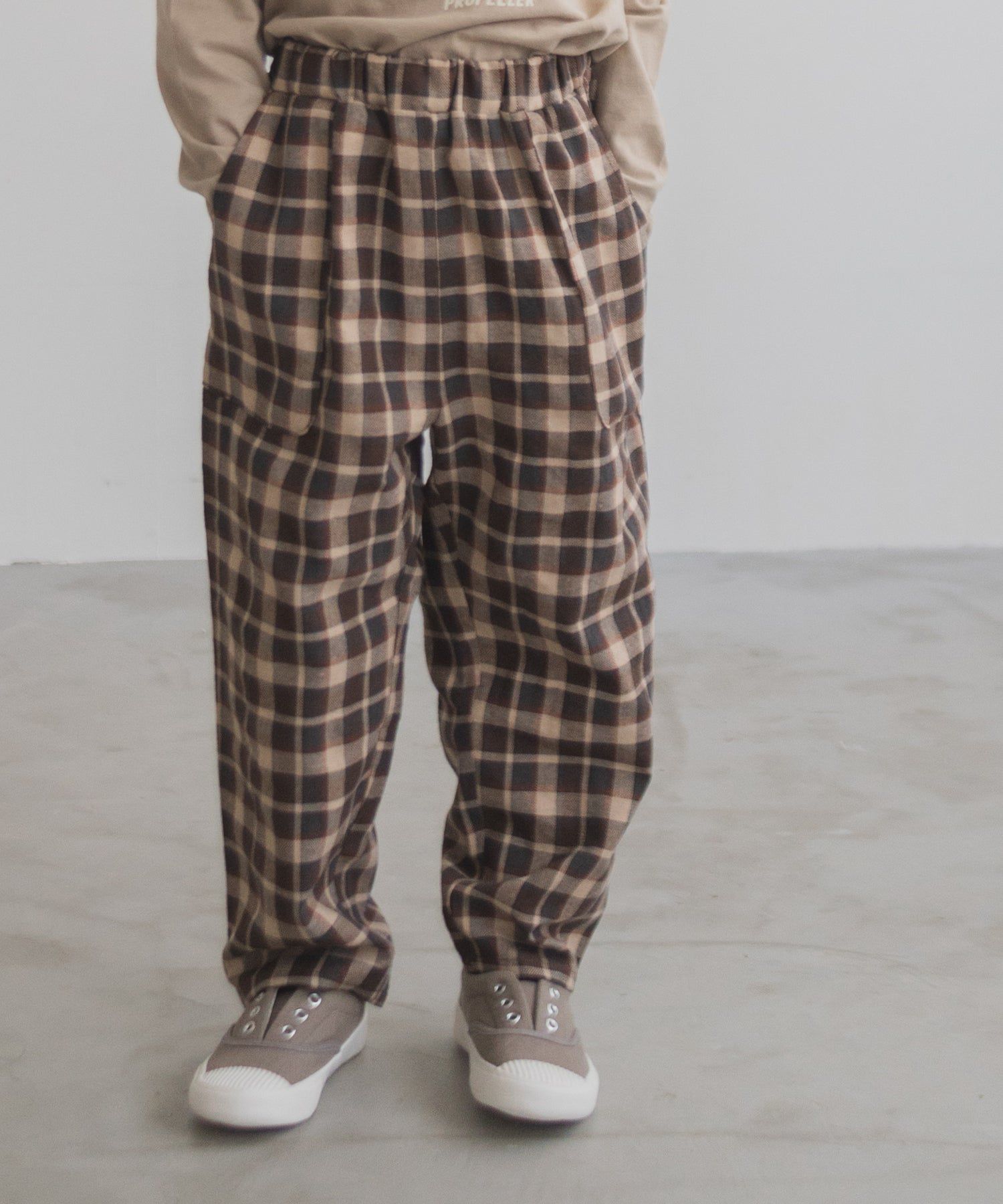 日本 PAIRMANON - 百搭鬆緊長褲-細直條紋-黑