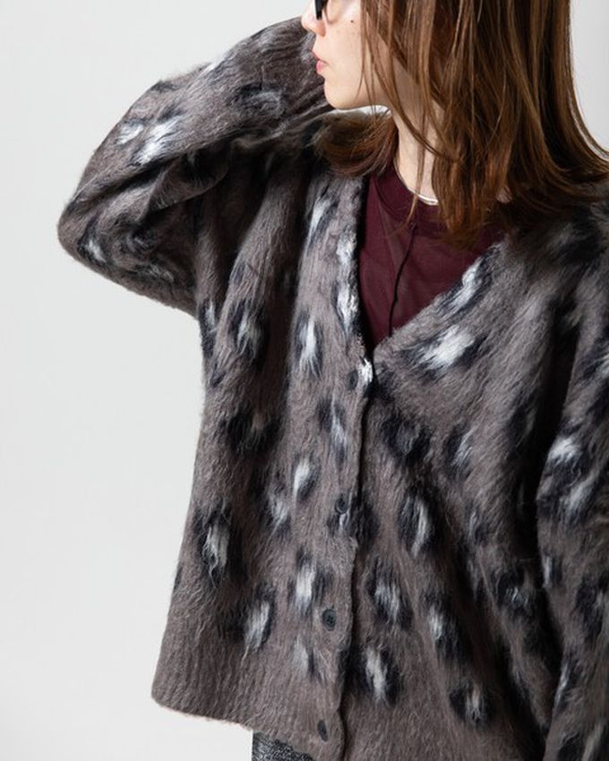 日本 gleam - 馬海毛觸感成熟豹紋V領針織開襟衫-米白