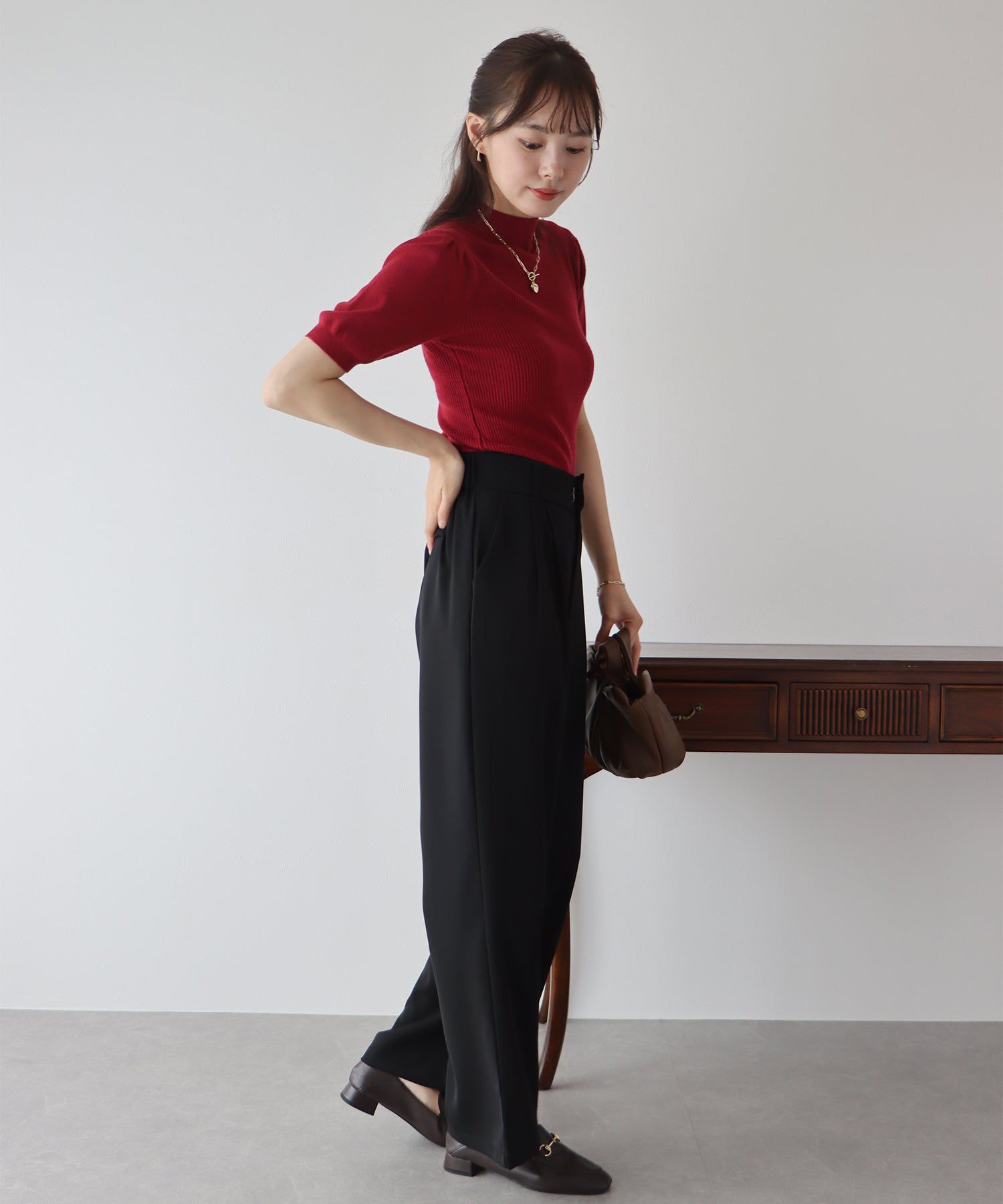 日本 BLUE EAST - 甜美彈性羅紋泡泡袖上衣-咖啡