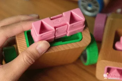 德國 Automoblox 原木變形車