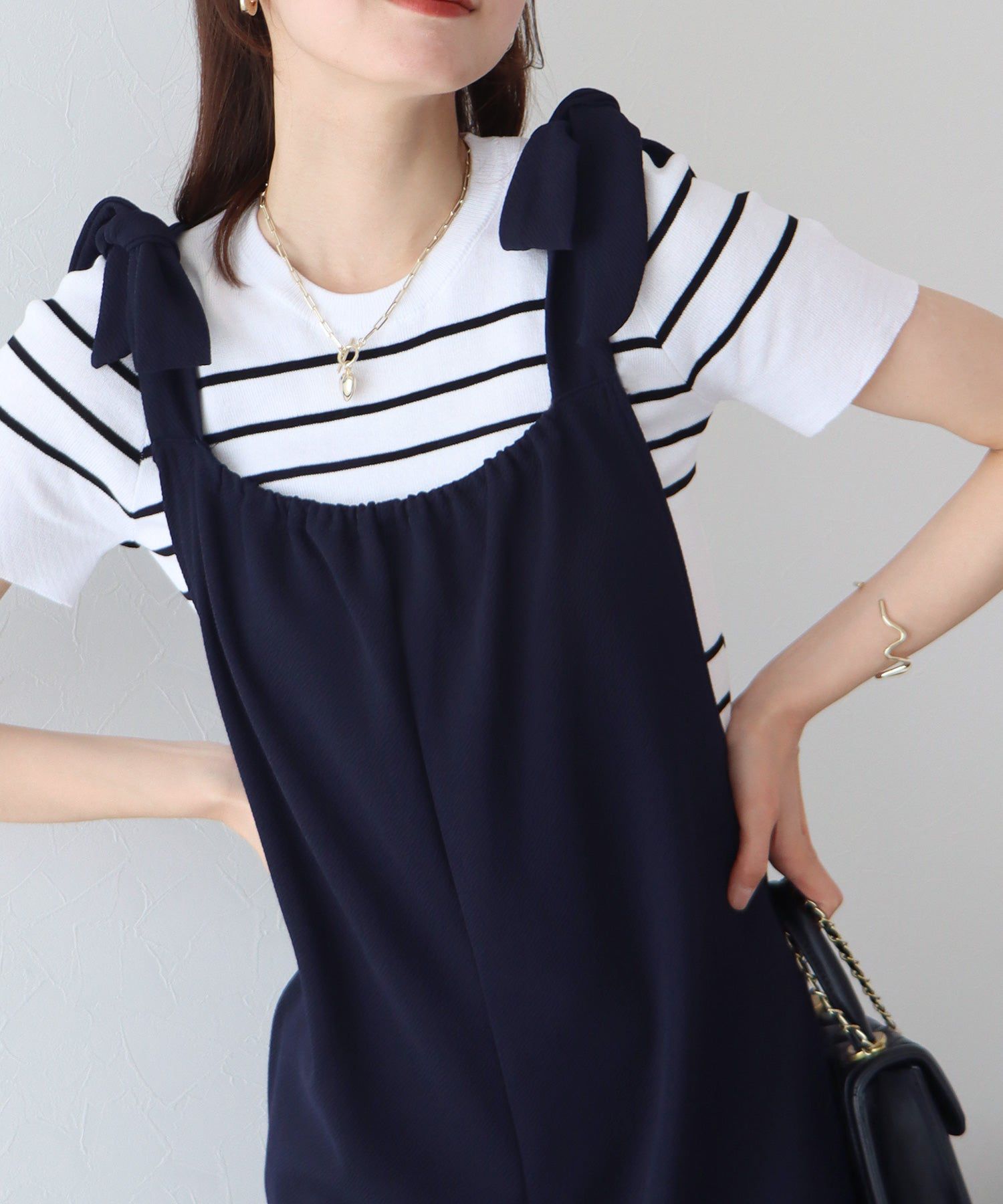 日本 BLUE EAST - 休閒扭結垂墜連身褲-水藍