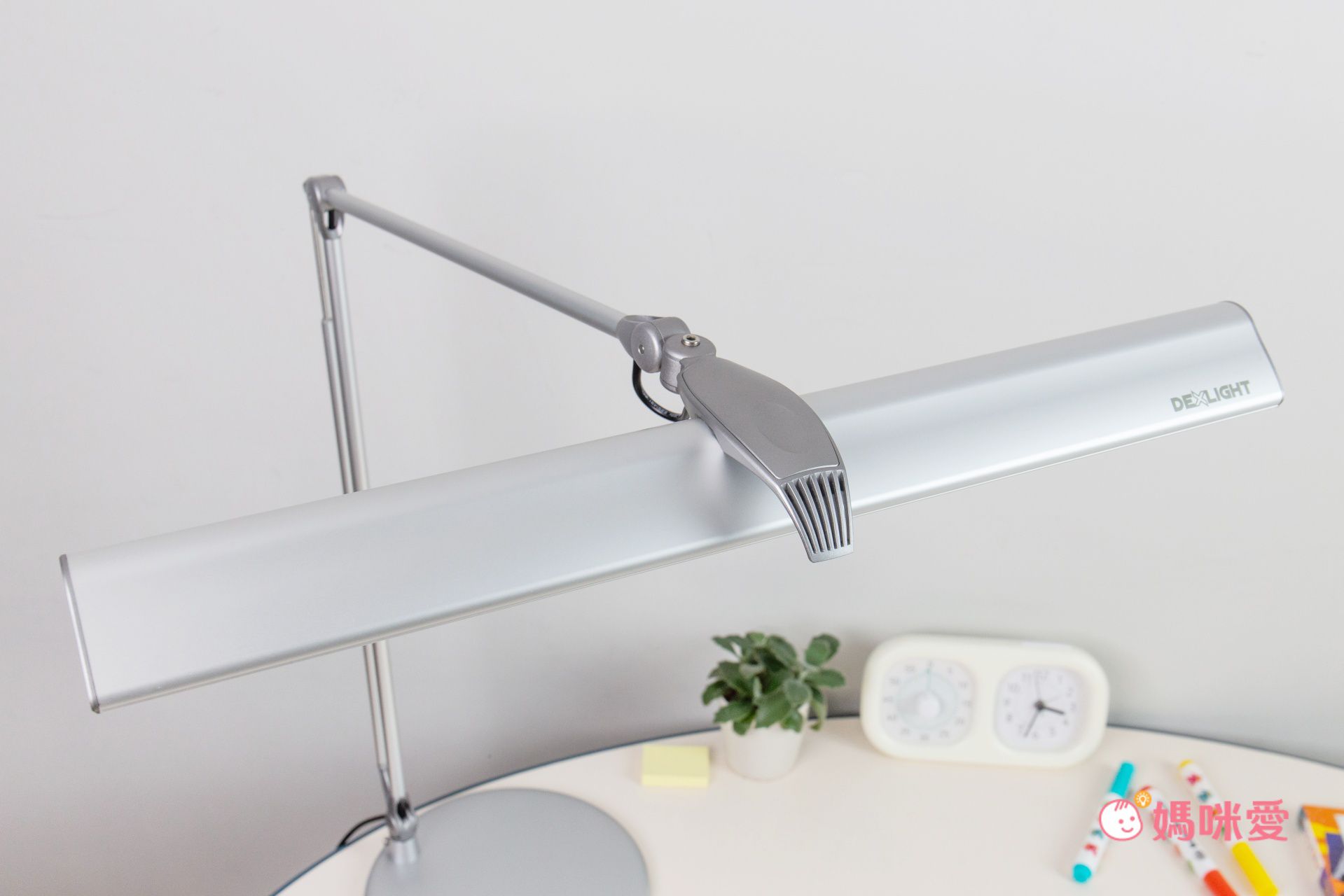 挑戰全網最低價【DEXLIGHT雙臂LED護眼檯燈】360°自由伸縮