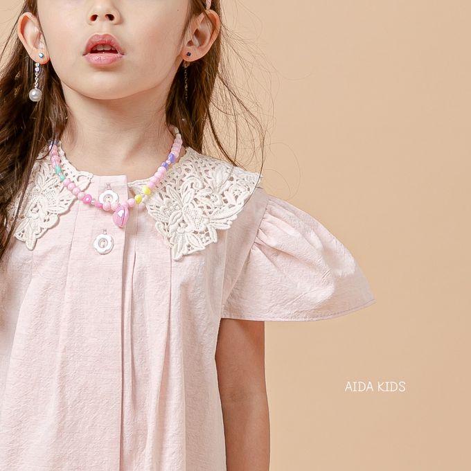 韓國 AIDA - 花紋雕飾領泡泡袖連身洋裝-淺粉