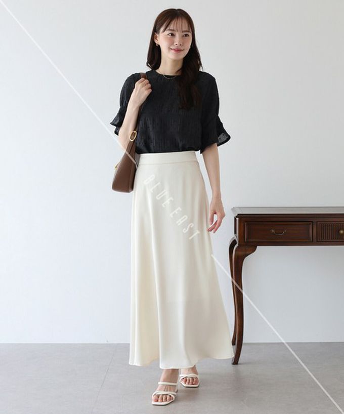 日本 BLUE EAST - 細緻圓點緹花透膚短袖上衣-黑