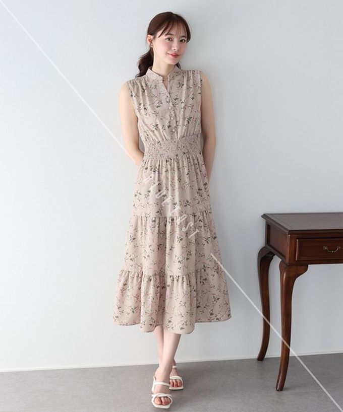 日本 BLUE EAST - 接觸冷感 縮腰顯瘦立領無袖洋裝-線條-黑 (M)