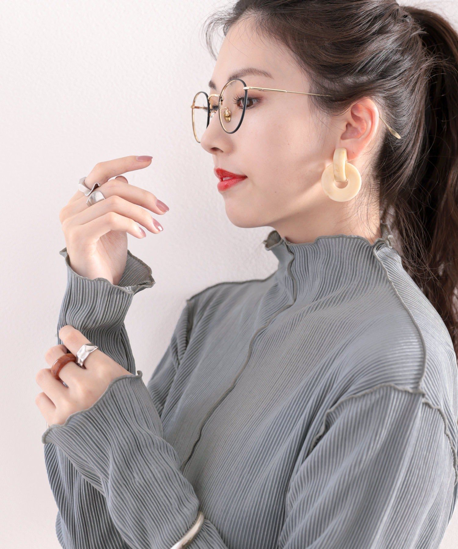 日本 Classical Elf - 光澤感木耳邊薄長袖上衣-酪梨綠