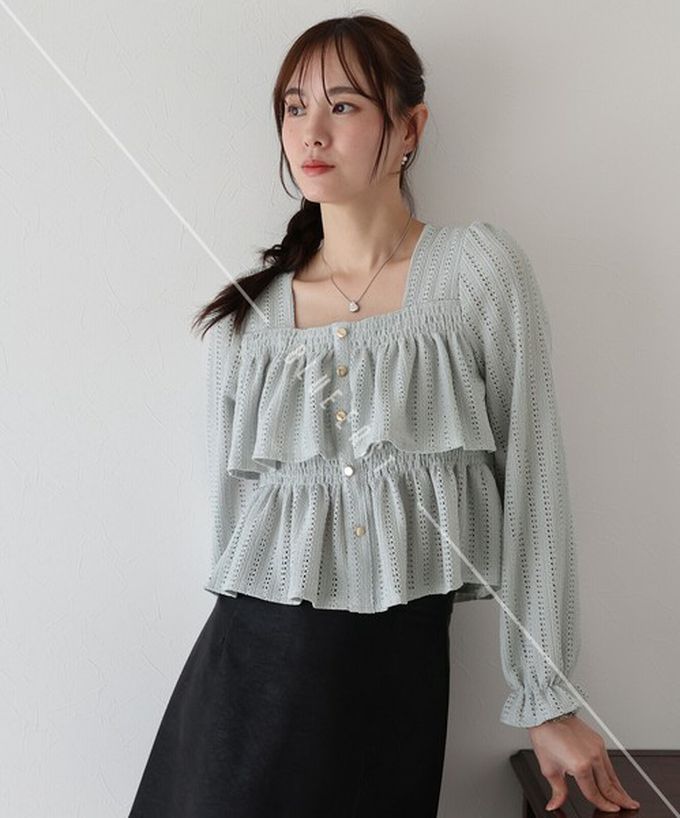 日本 BLUE EAST - 都會方領飄逸緹花層次長袖上衣-黑