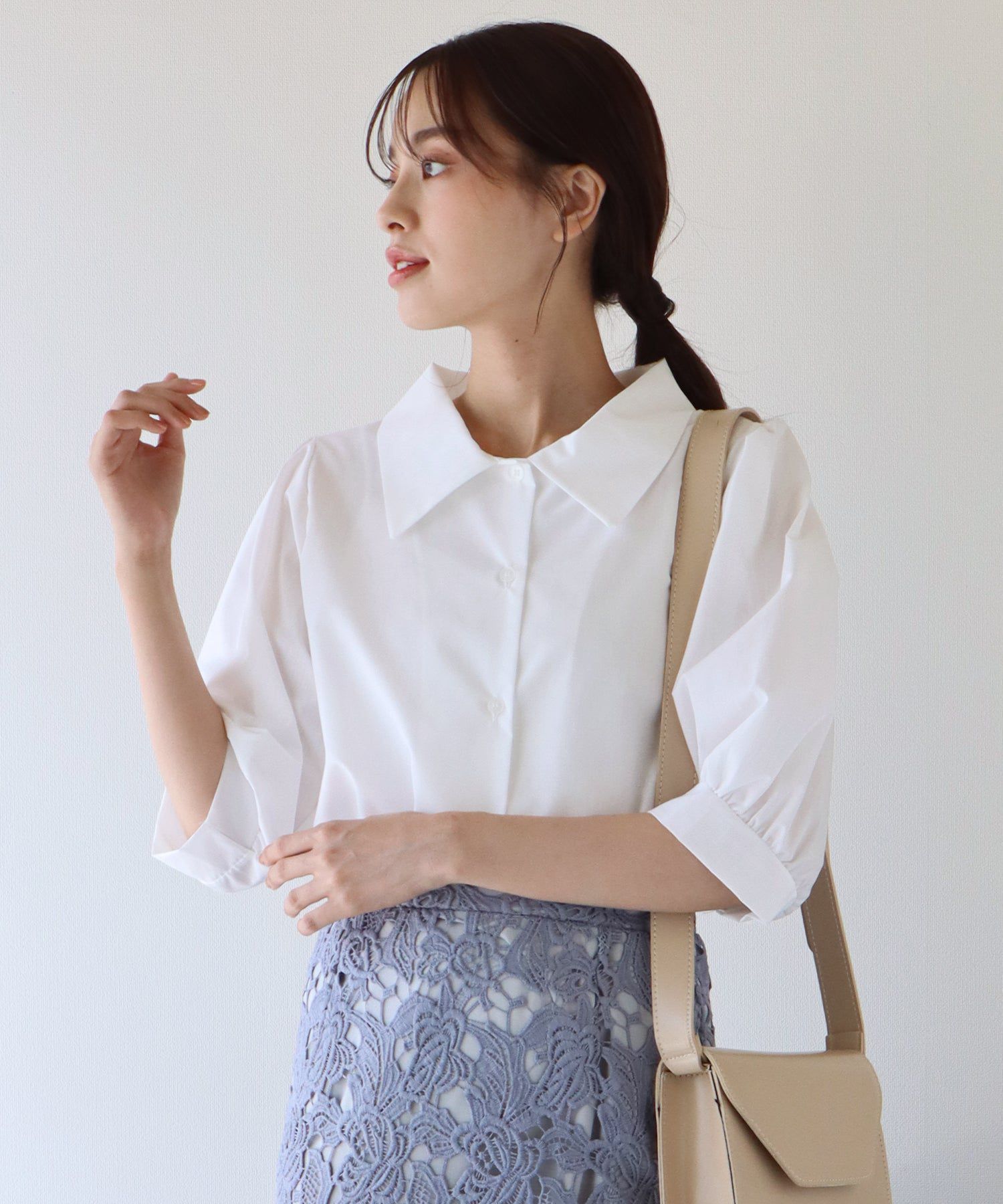 日本 BLUE EAST - 百搭翻領澎澎袖襯衫-直條紋-水藍