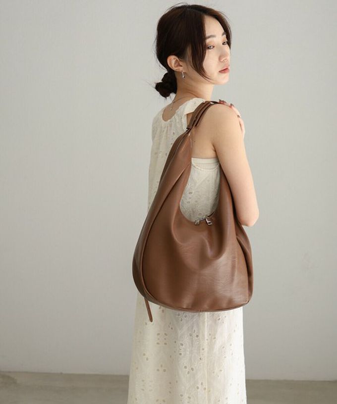 日本 Bab - 俐落雙拉鍊彎月形質感肩背包-黑