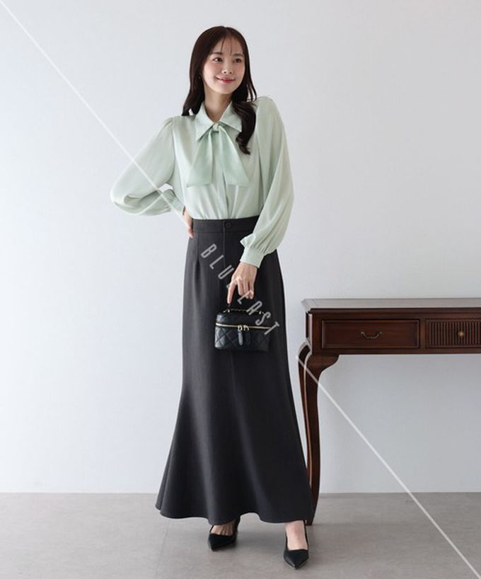 日本 BLUE EAST - 華美珍珠墜飾蝴蝶結緞面長袖襯衫-粉紅 (M)