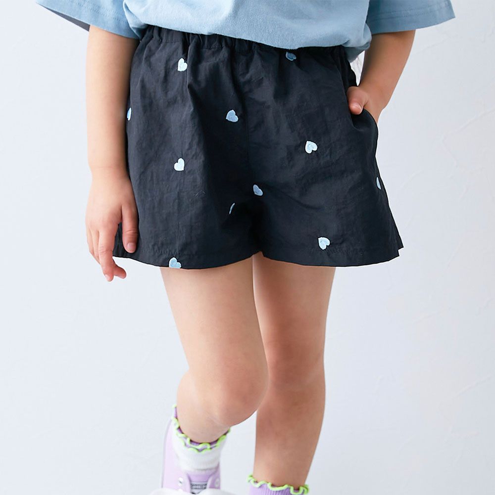 水陸二用 輕盈玩水尼龍短褲-愛心刺繡-黑