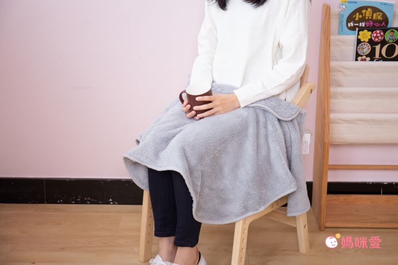 日本 AUBE - 毛茸茸保暖披肩斗篷(親子通用款)-水藍