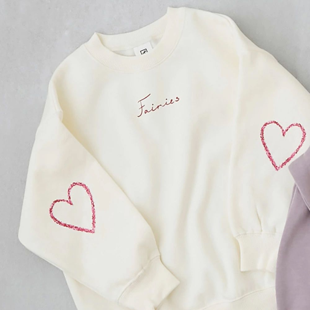 熱銷定番 裏起毛女孩印花大學長袖上衣-袖子愛心-白