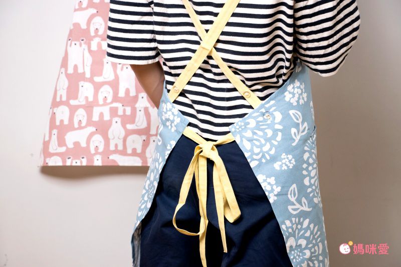 日本代購 - 印度棉大人料理圍裙(雙口袋)-狗狗散步-灰x黃