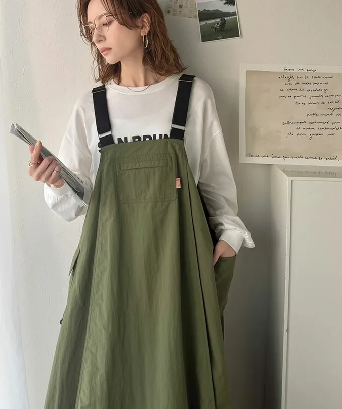 日本 Classical Elf - Java 工裝風舒適傘擺尼龍吊帶裙-軍綠