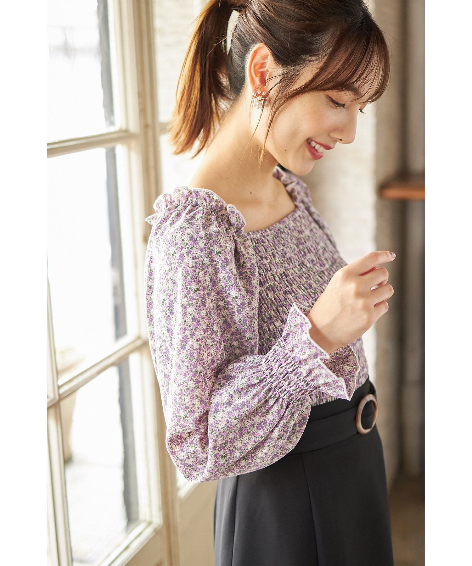 日本 tocco-closet - 歐風碎花方領雪紡上衣-知性黑