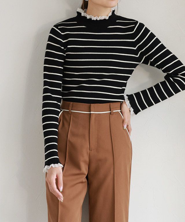 日本 BELLUNA - 蕾絲木耳領拼接針織上衣-條紋x白