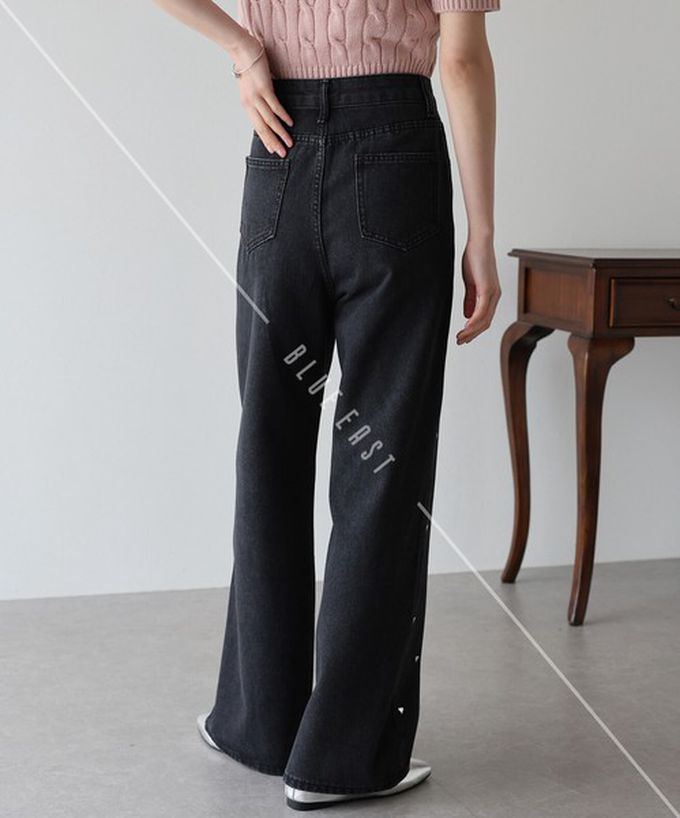 日本 BLUE EAST - 滿版愛心鉚釘高腰丹寧寬褲-淺藍