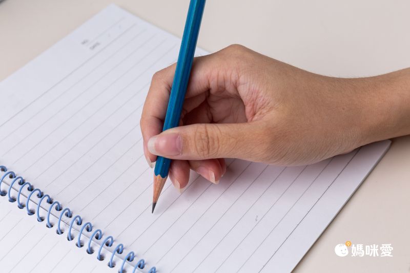 日本文具 TOMBOW - ippo! 蜻蜓牌好握六角鉛筆12支(2B)-馬卡龍色