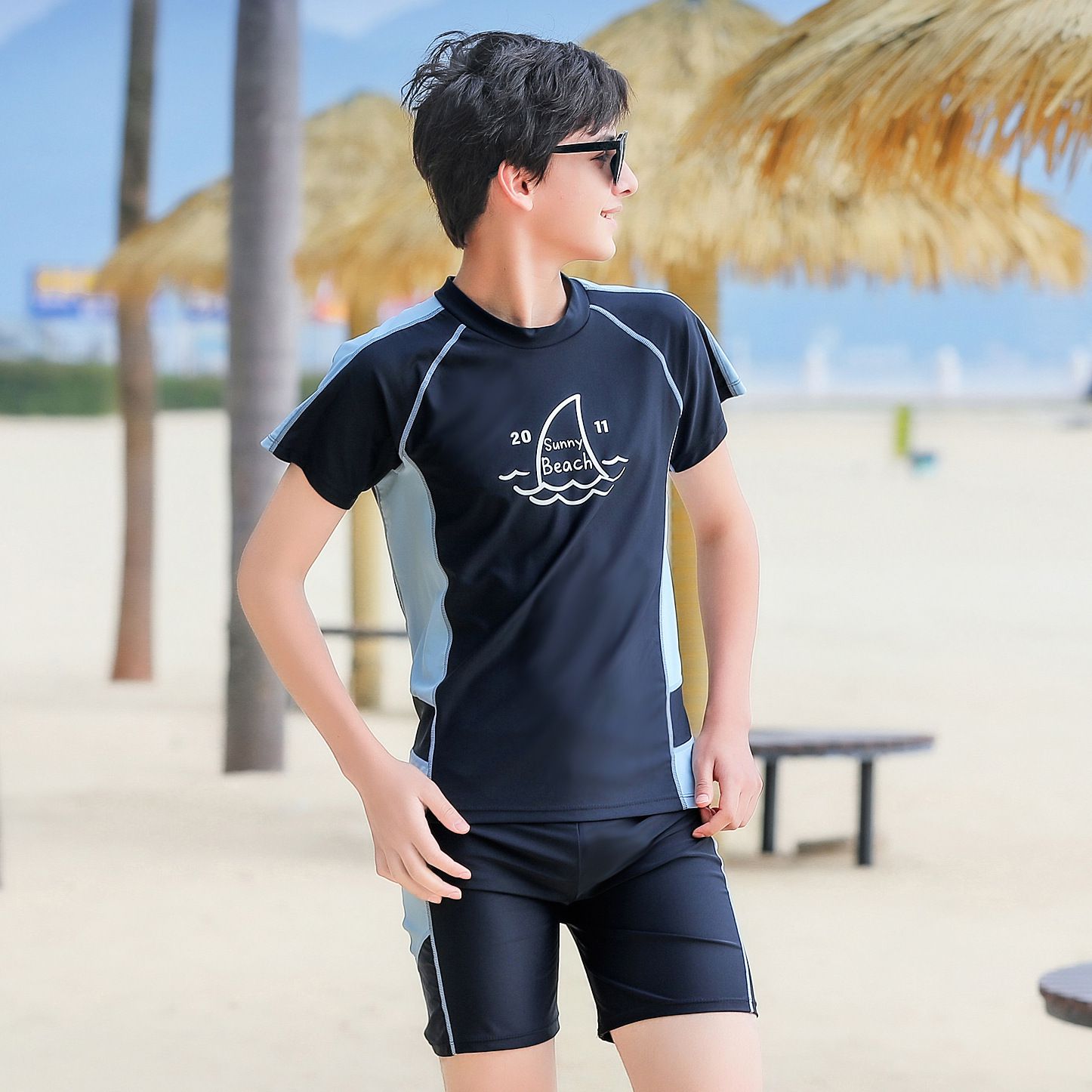 大童男孩短袖泳衣套裝(二件組)-鯊魚鰭-深藍色-泳衣、泳褲