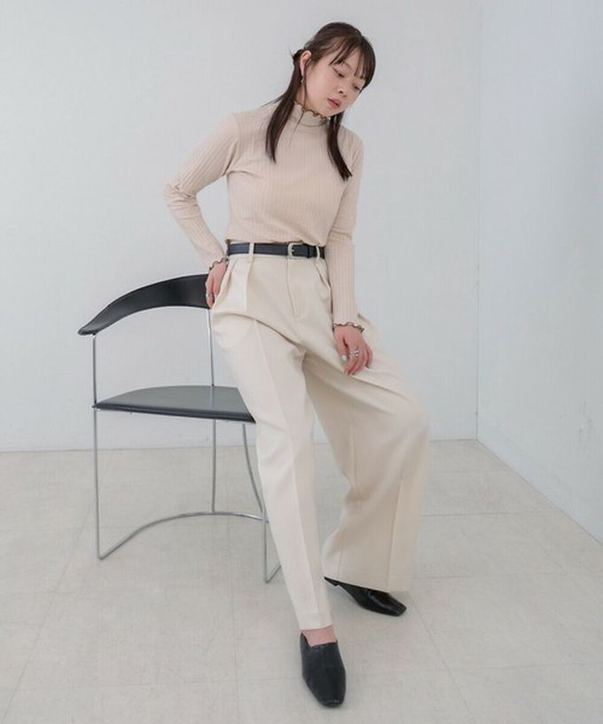 日本 Bab - 木耳滾邊典雅羅紋長袖上衣-高領-卡其 (M)