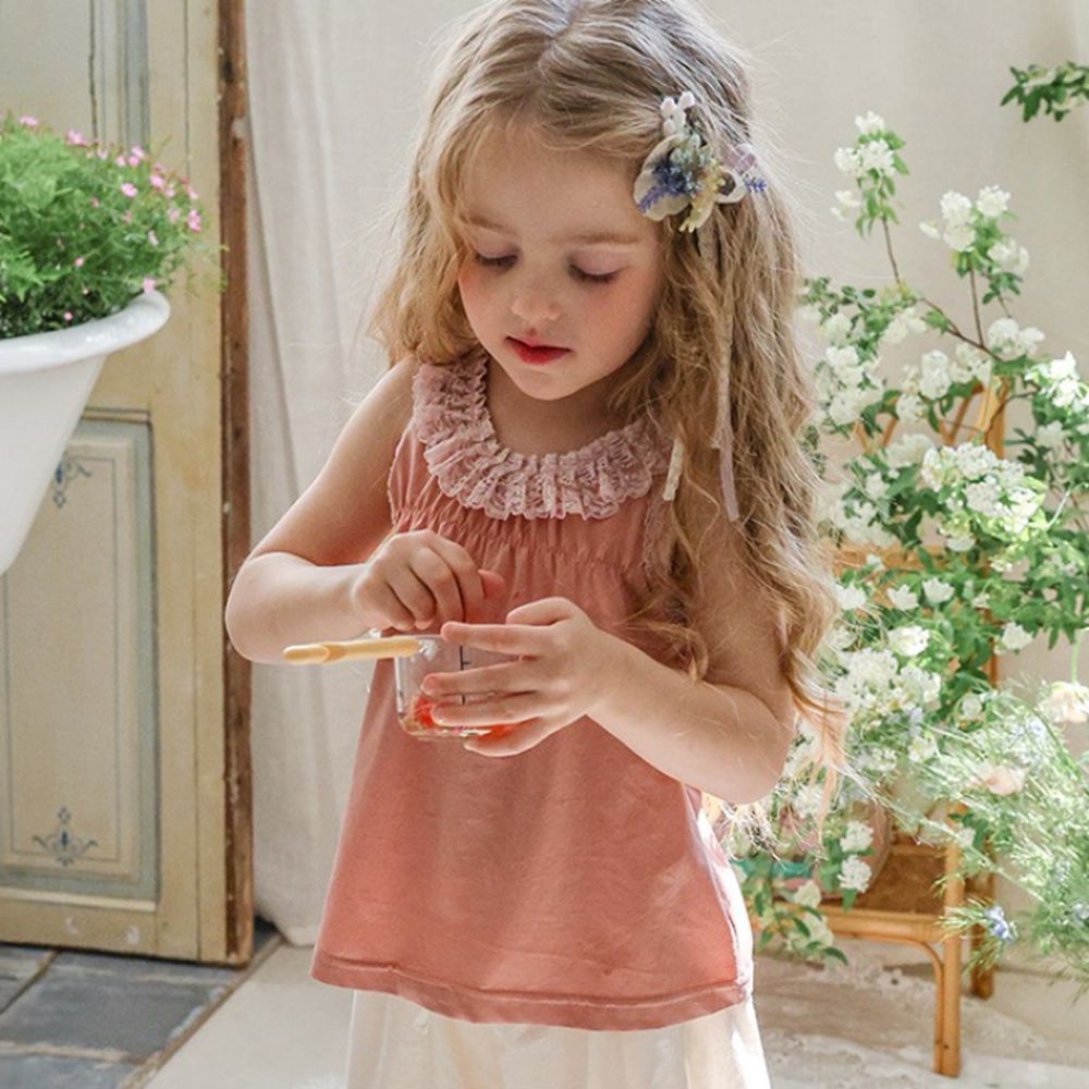 Puellaflo 精緻蕾絲滾邊無袖背心上衣-淺磚紅