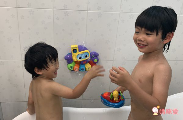 媽咪洗澡神助手♡【英國Vtech ✖ 加拿大MARCUS】歡樂聲光洗澡玩具♡泡泡章魚邊洗澡邊唱歌