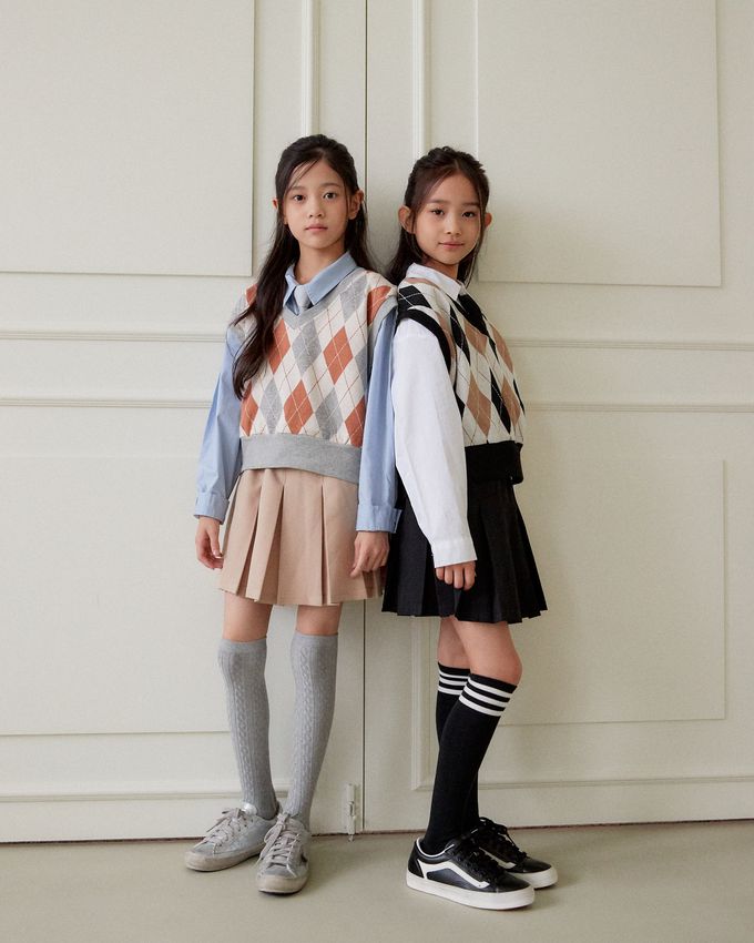 韓國 sm2 - 雙色V領菱格紋路搭配背心-黑X棕