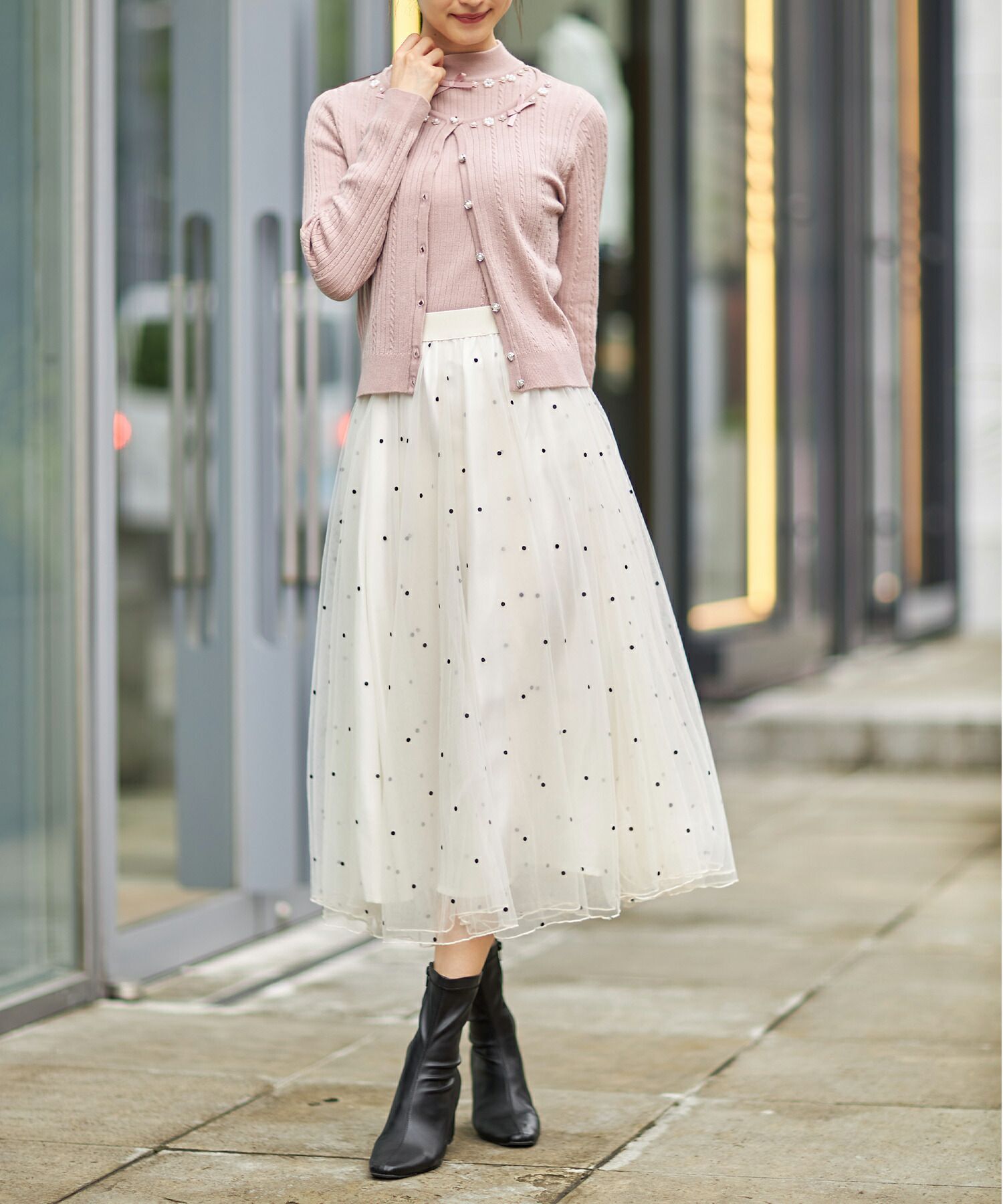 日本 tocco-closet - 氣質珍珠花朵針織上衣-奶油杏