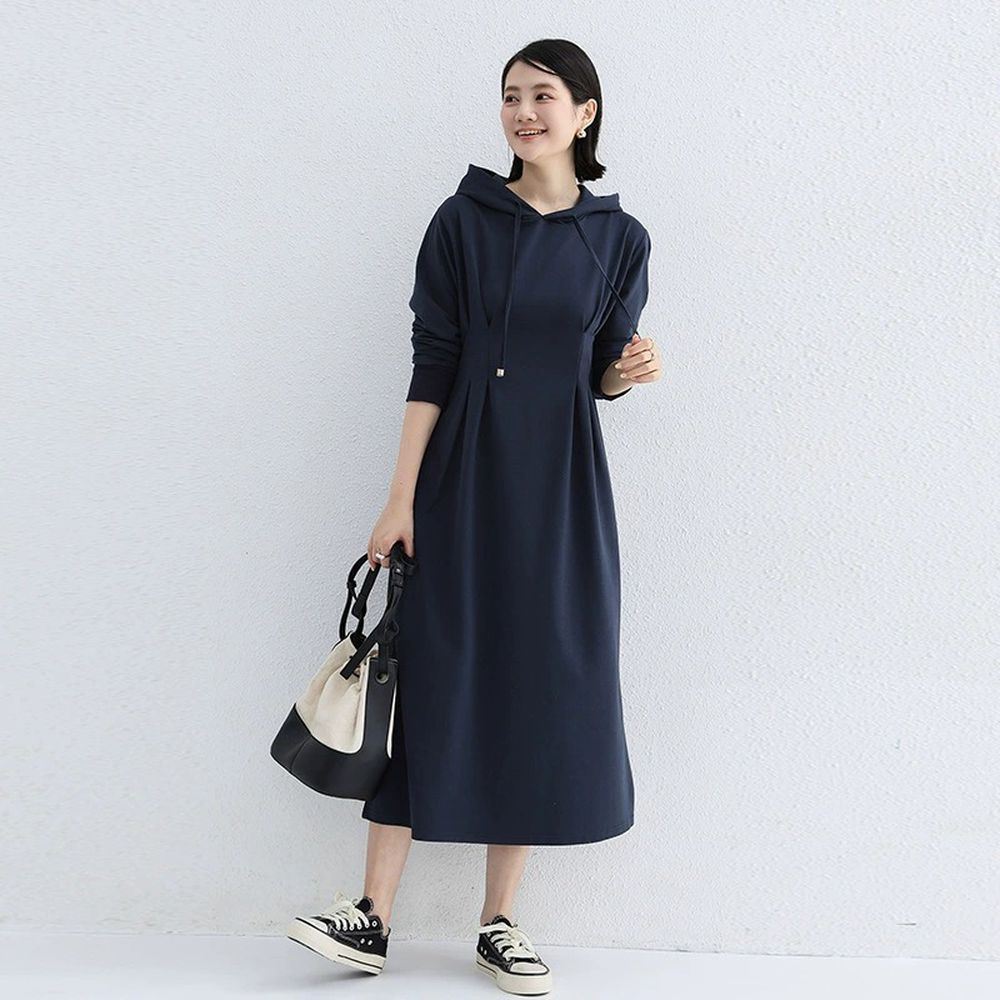 休閒感抓褶修身剪裁長袖連帽洋裝-藏青