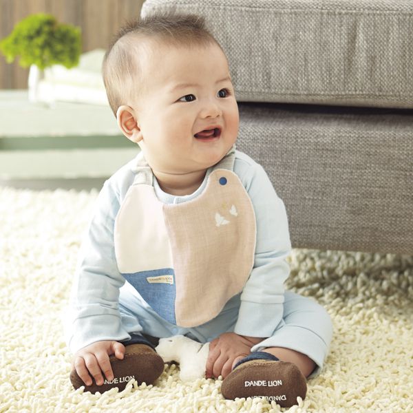 akachan honpo - 新生兒禮盒-靴子造型襪組 (【拼布圍兜】60~70cm【哺乳圍兜】50~70cm)