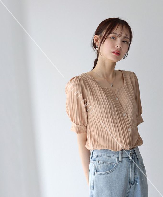 日本 BLUE EAST - 韓國製 心型領細緻泡泡短袖襯衫-黑