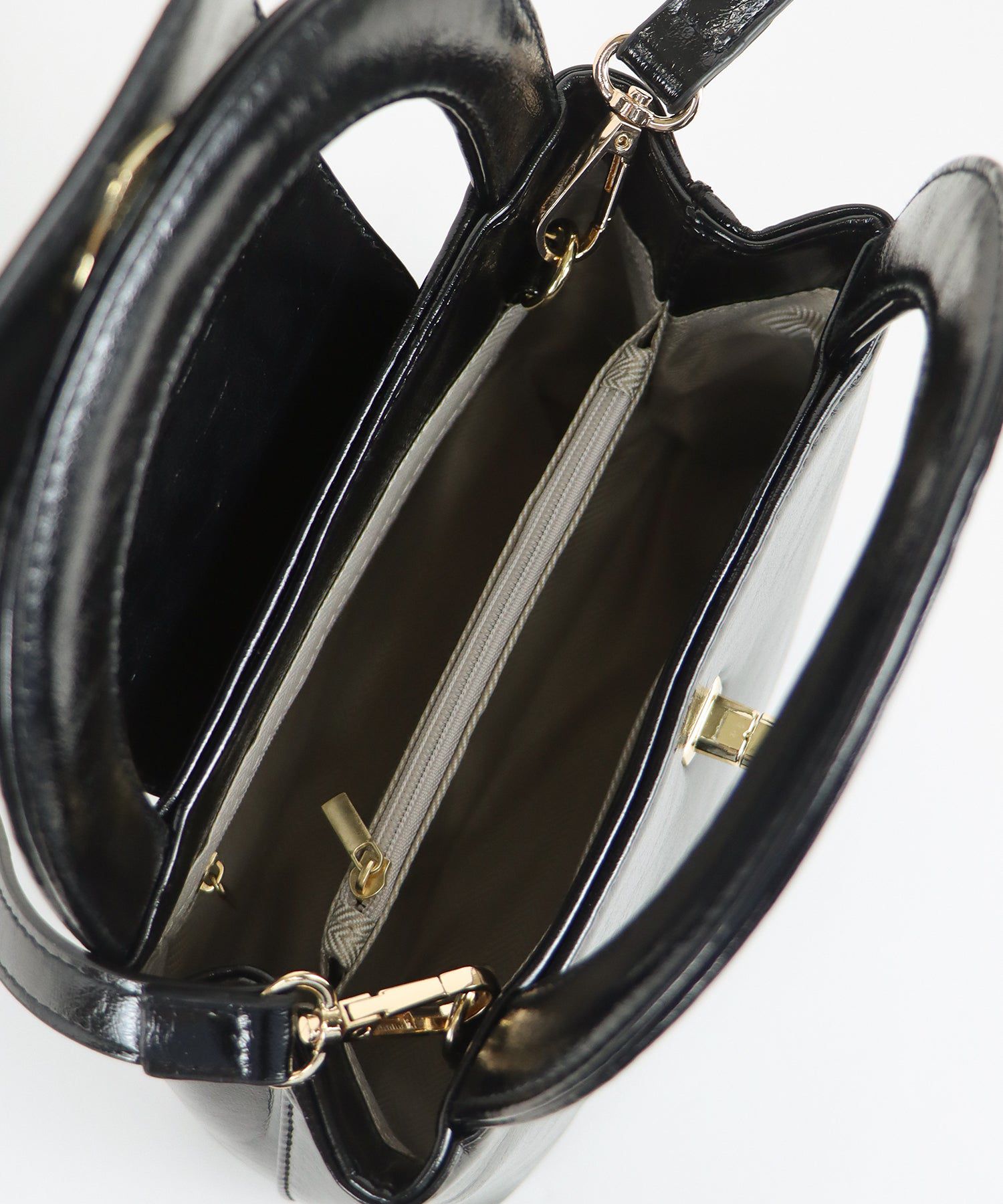 日本 BLUE EAST - 2WAY愛心金釦皮革肩背包-黑