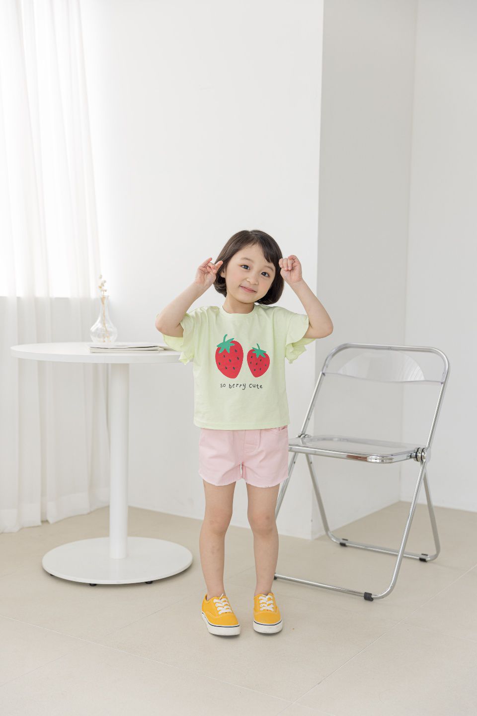 韓國 Orange Mom - 荷葉袖兩顆草莓上衣-鵝黃