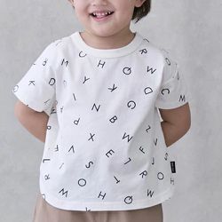 日本 petit main - [低價]接觸冷感 滿版印花短袖上衣-英文-白