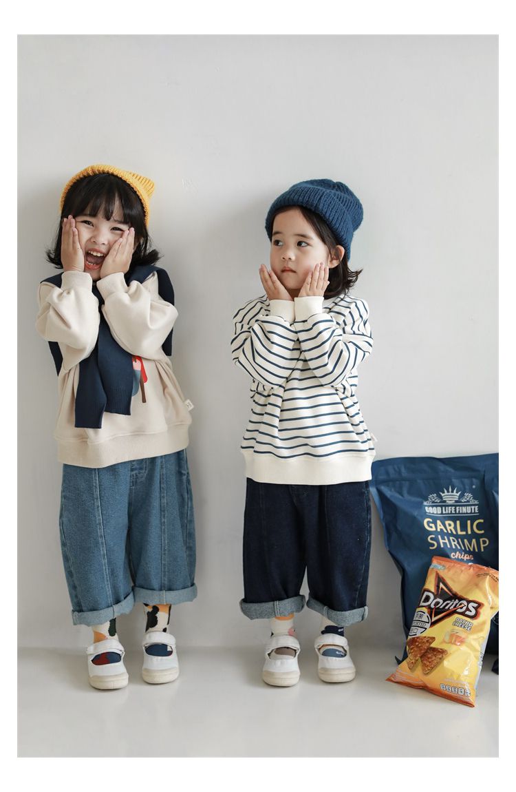 休閒印花圓領長袖上衣-塗鴉插畫-杏色