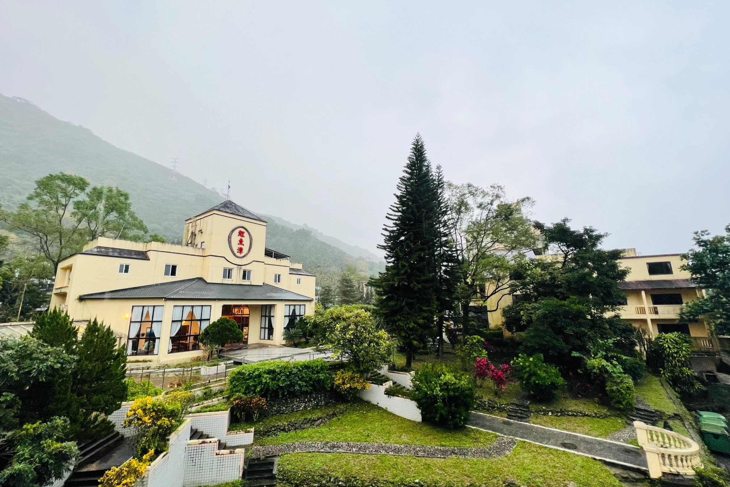 台東曙光渡假酒店 - 【五館聯合】媽咪愛特談四人房一泊一食平日住宿券-無使用期限