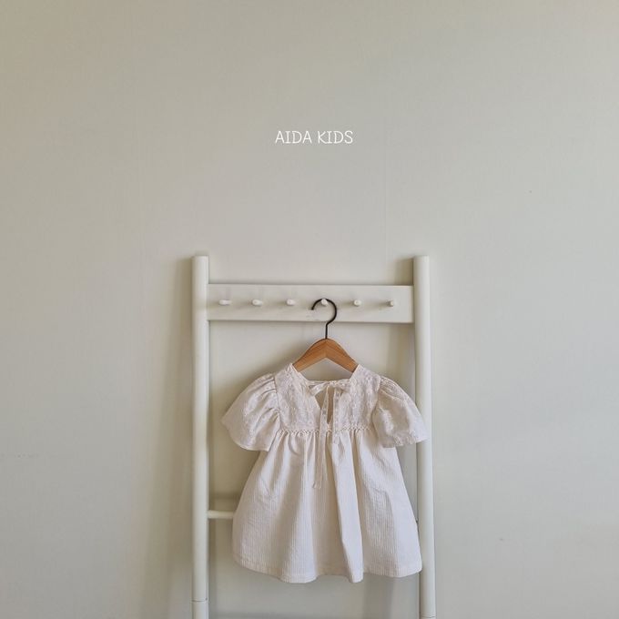 韓國 AIDA - 質感蕾絲花繡短袖連身洋裝-象牙白