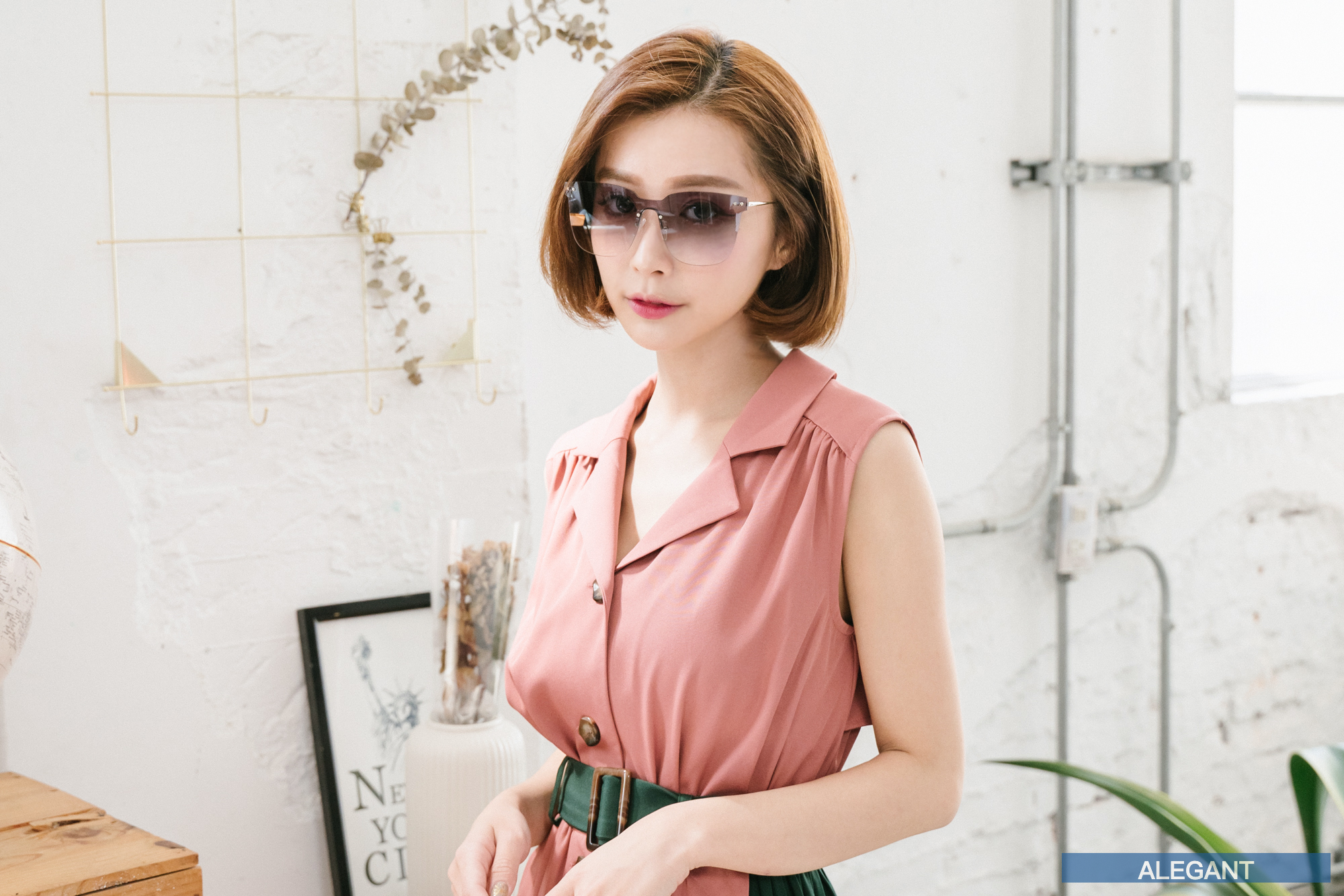 ALEGANT - 眉型無框設計果凍藍漸層墨鏡│UV400太陽眼鏡